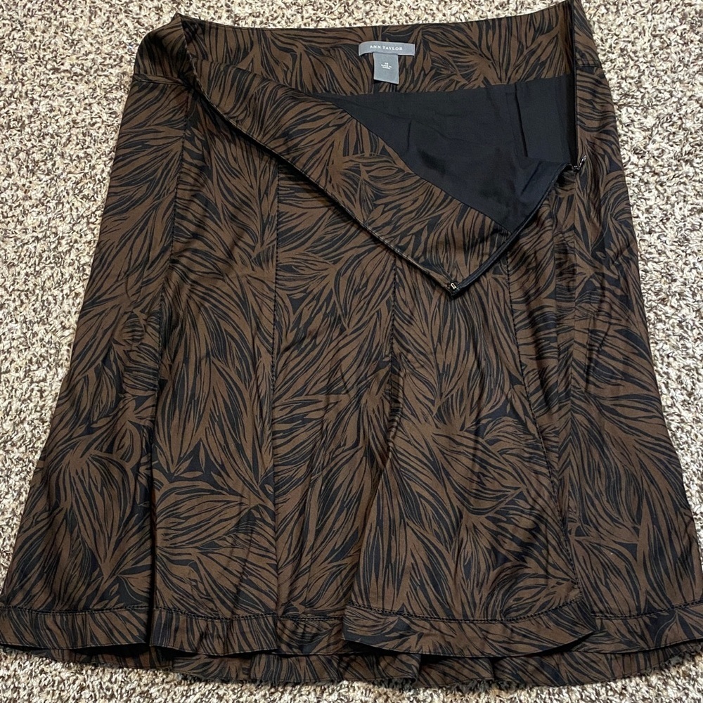 VNTG Ann Taylor Brown and Black Leaf Pattern A-Line Skirt - Picture 5 of 6